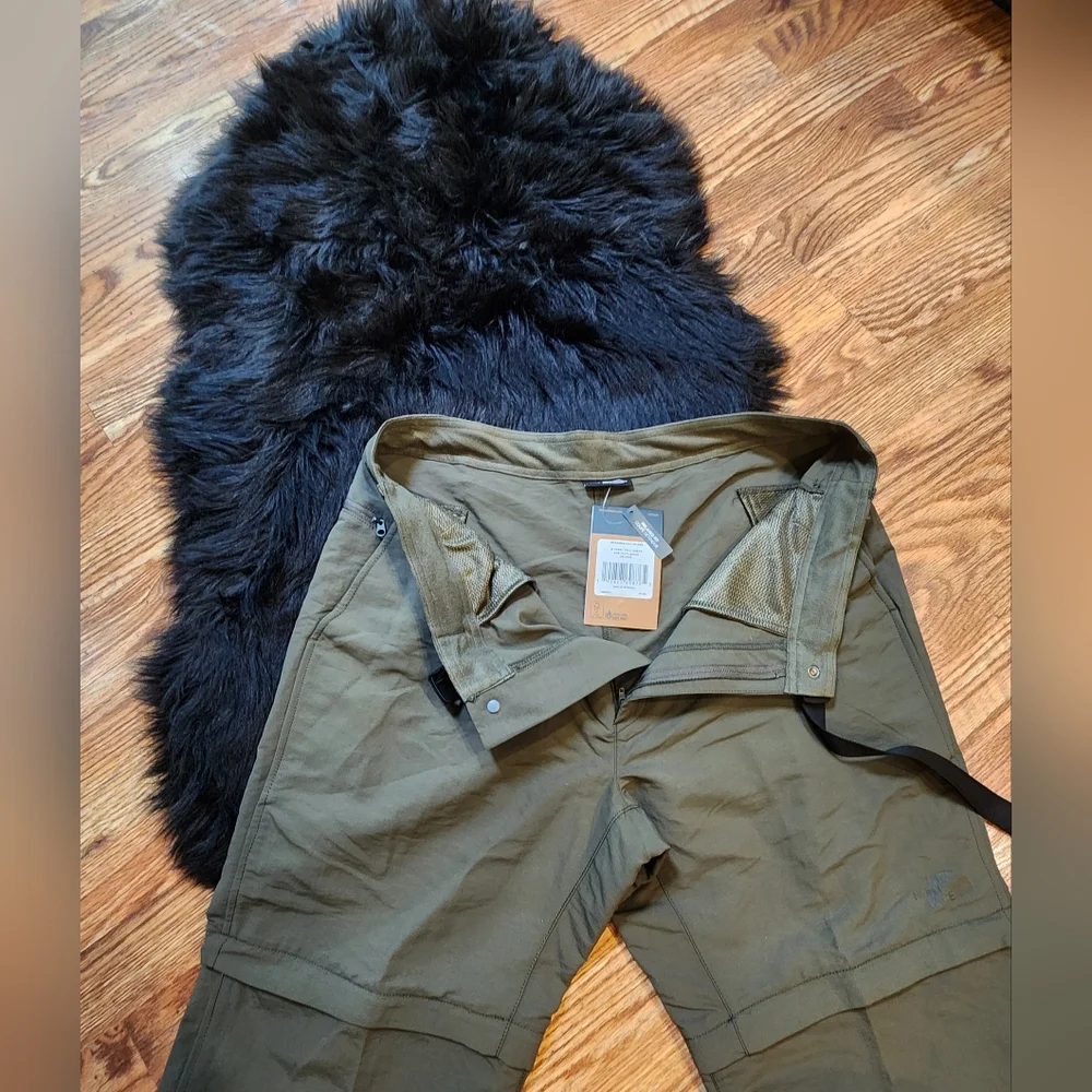 NEW The North Face Convertible Pants that Zip off into shorts!  Men's Size 36